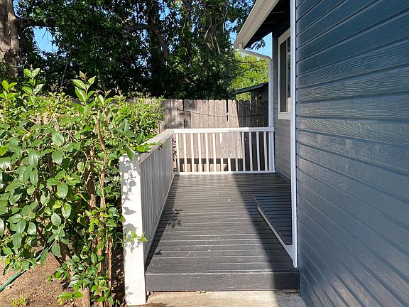 2nd image of 513 E Oak St Unit A
