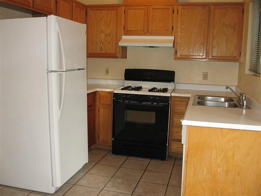 3 bed, 1230 sqft, $1,850 — Photo 2