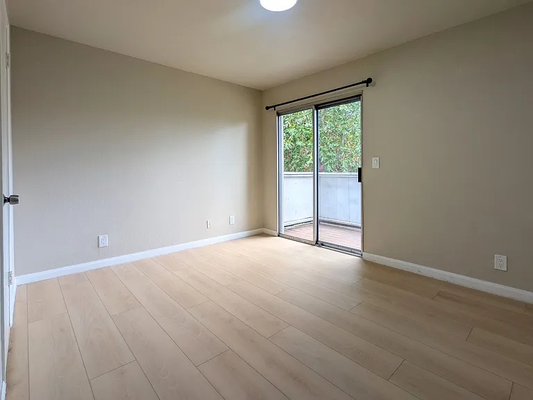 338 S Willard Ave — Photo 11
