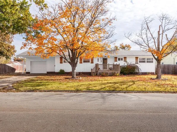 1308 N 7th St, Neodesha, KS 66757