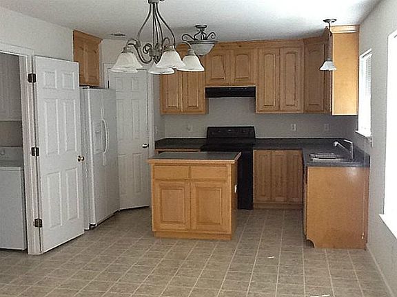 3rd image of 602 Bishop Dr