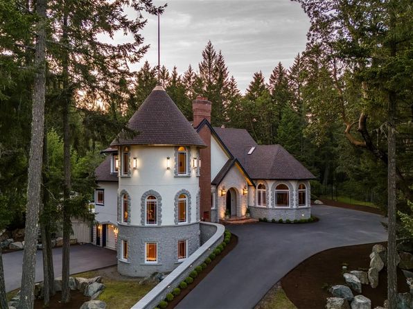 625 Lorimer Pl, Highlands, BC V9B 6G3