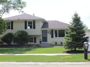 2900 Streitz Dr, Joliet, IL 60435