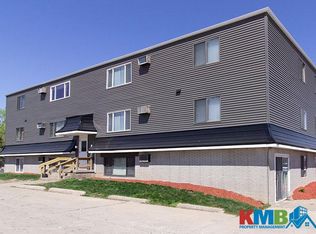 89 E Clark St #3, Hiawatha, IA 52233