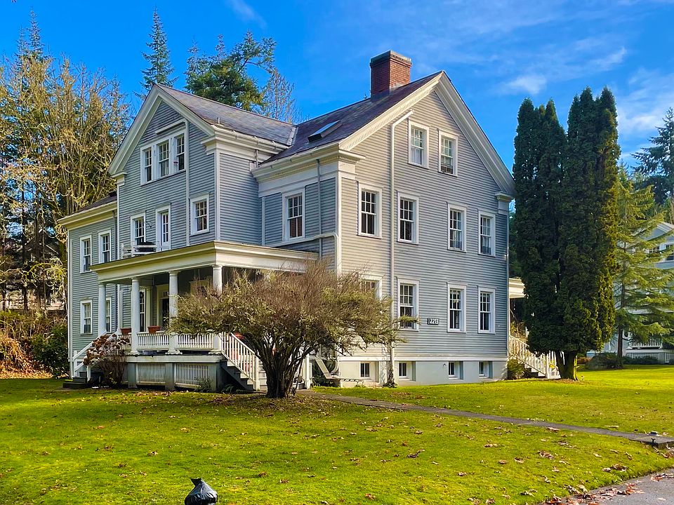 Victorian-style six-plex condo.