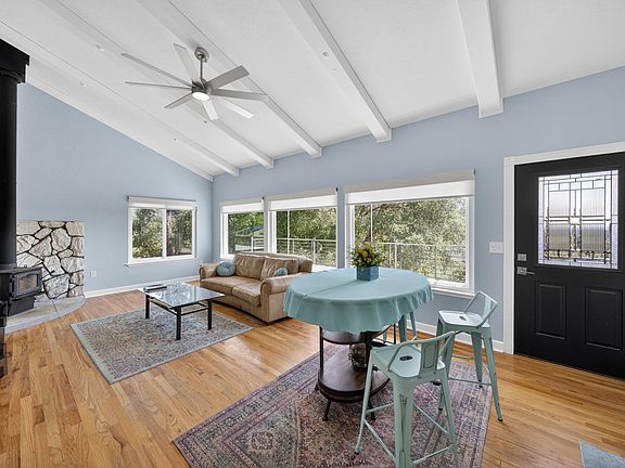 4th image of 14385 Sundown Dr