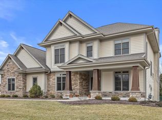 W243N2743 Creekside DRIVE, Pewaukee, WI 53072