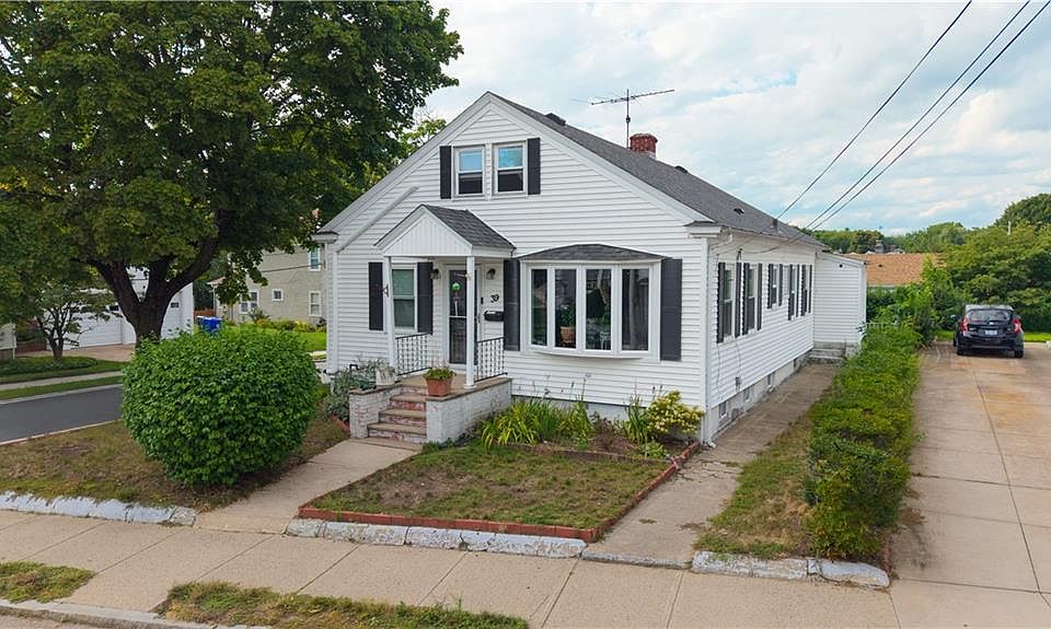 1st image of 39 Bolton Ave