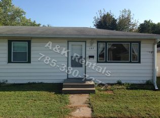 107 SW Roosevelt St, Topeka, KS 66606