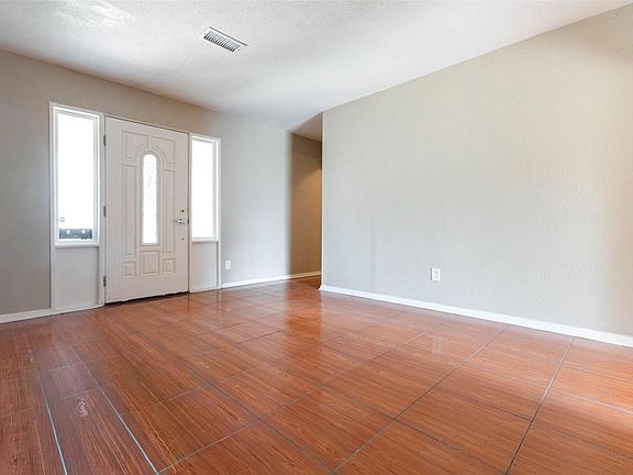 4th image of 3719 Heatherbrook Dr