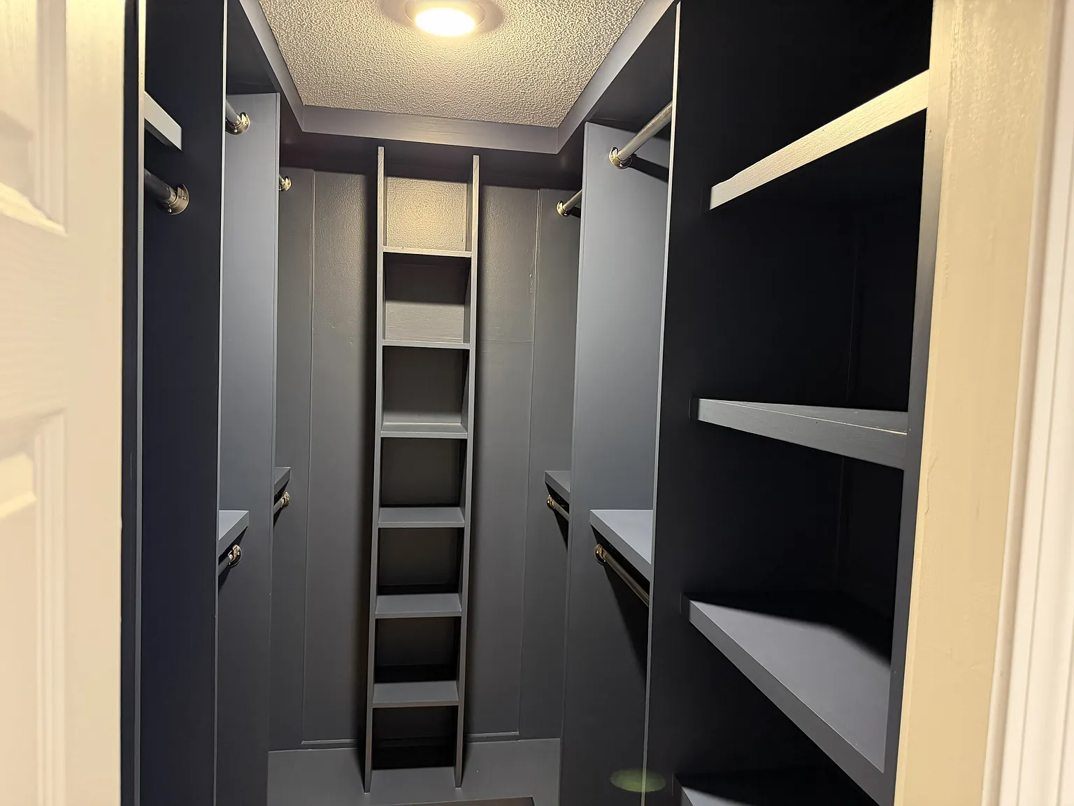 1 bed, 965 sqft, $2,295 — Photo 3
