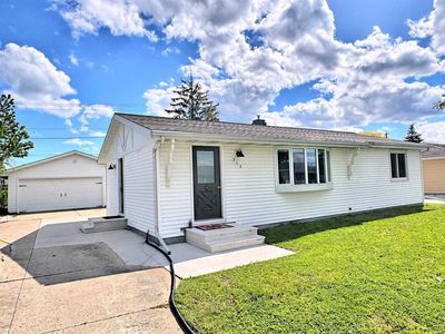 312 THOMAS COURT, Neenah, WI, 54956