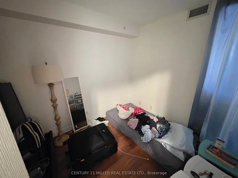 801 Bay St #202 — Photo 8