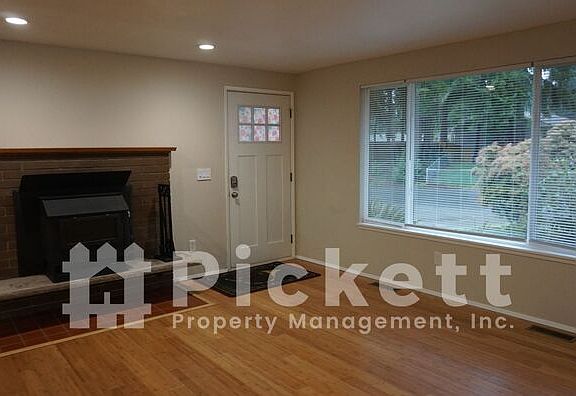 5th image of 441 NE Silver Pine Dr
