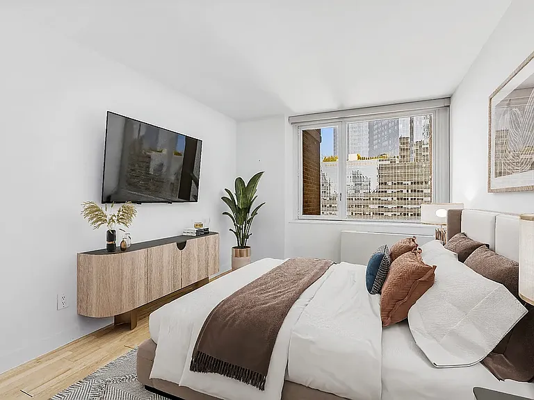 322 W 57th St #38D1 — Photo 4