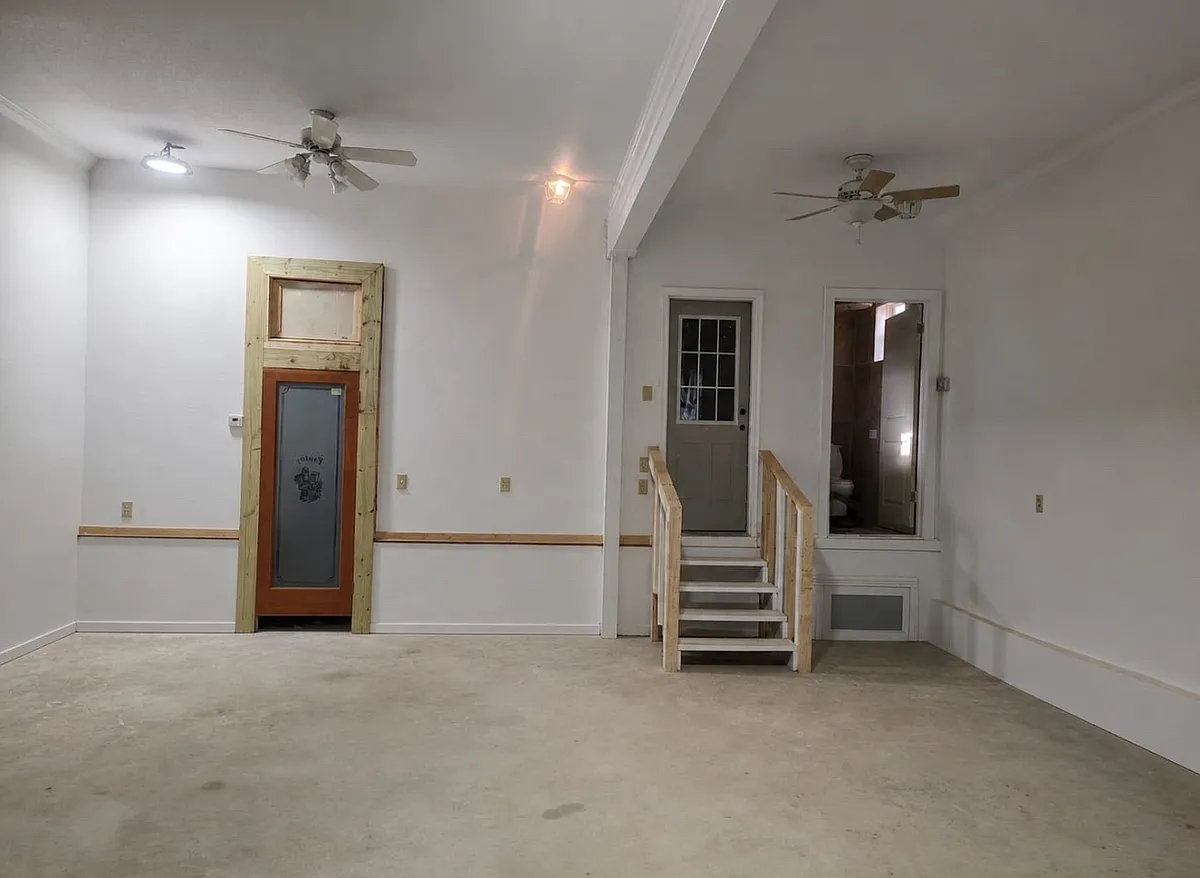Building Photo - 493 S Park Ave #493