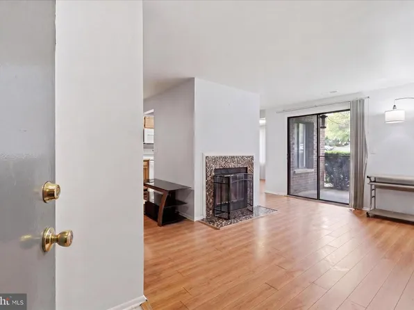 18110 Chalet Dr APT 104, Germantown, MD 20874