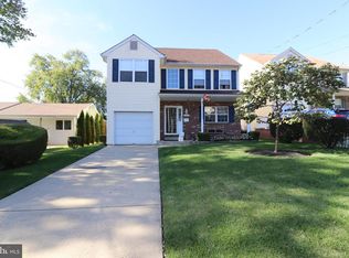 9206 Old Newtown Rd, Philadelphia, PA 19115