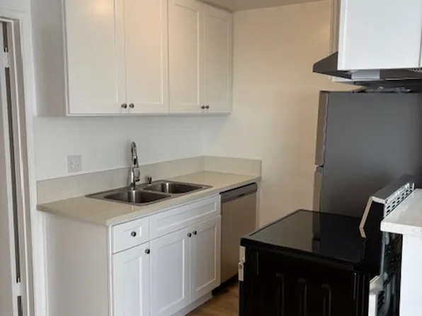 11932 Courtleigh Dr #8, Los Angeles, CA 90066