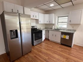 208 Farnham Ave, Lodi, NJ