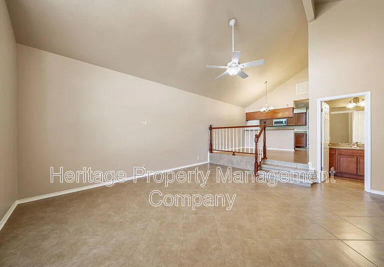 1932 Broken Oak St — Photo 6