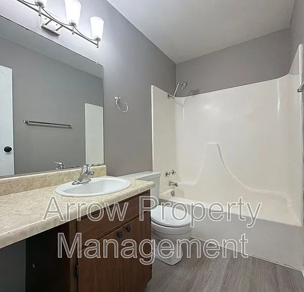 2110 J St #7 — Photo 7
