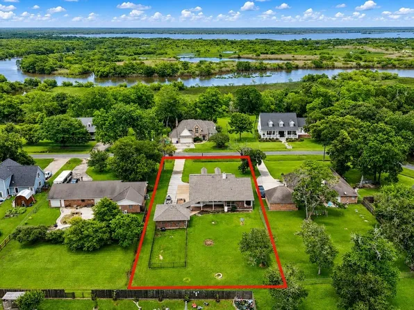 509 Pecan Loop Dr, Mont Belvieu, TX 77523