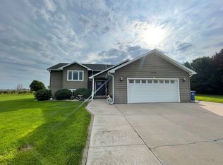 9119 Maloney Dr, North Platte, NE 69101