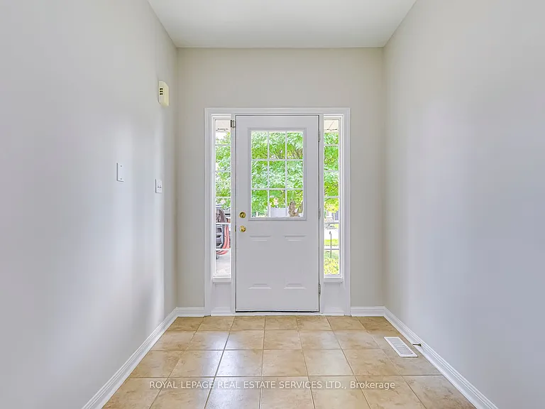 2268 Highcroft Rd — Photo 3
