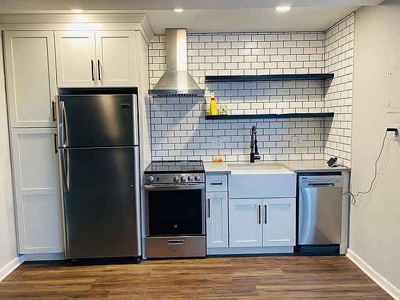 3rd image of 11720 Edgewater Dr APT 201