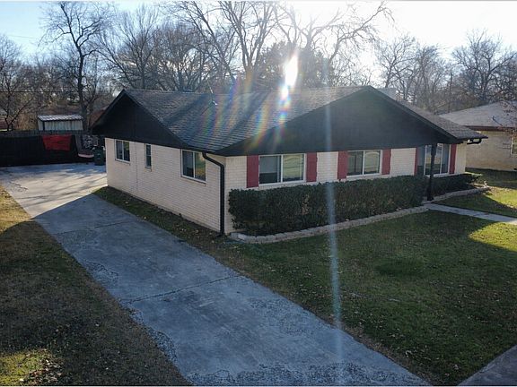 3rd image of 1714 Laurel Rd