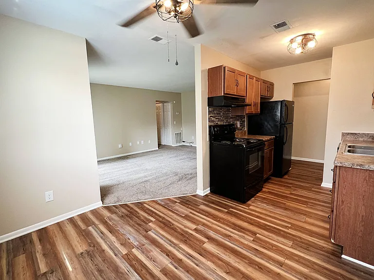Sharondale Woods Apartments — Photo 59