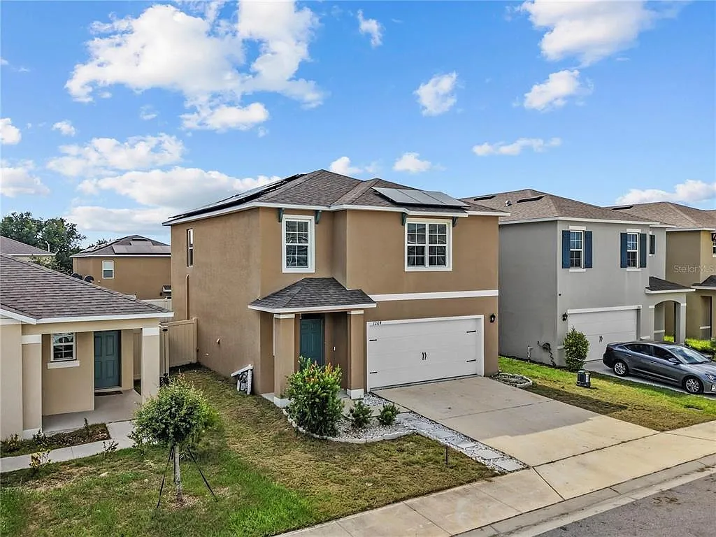 3 bed, 2.0 bath, 2048 sqft, $2,400 — Photo 3