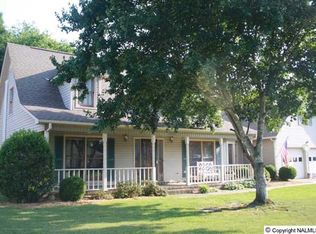 1005 Cedarwood Dr SW, Decatur, AL 35603