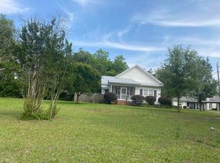 162 E Cherry St, Cochran, GA 31014