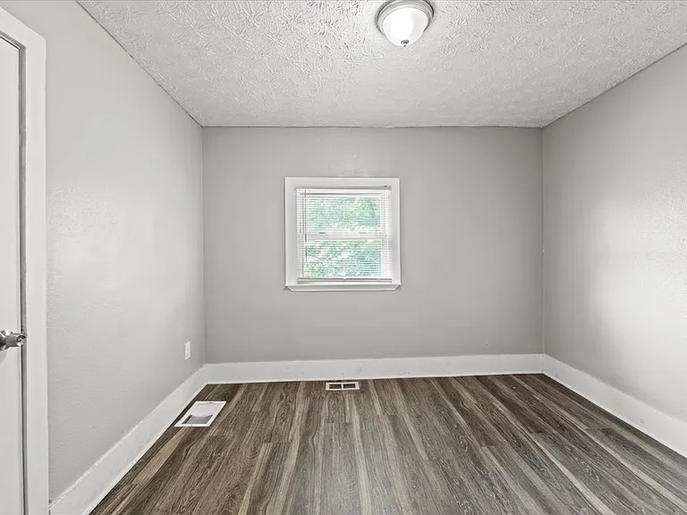2954 Central Ave — Photo 9