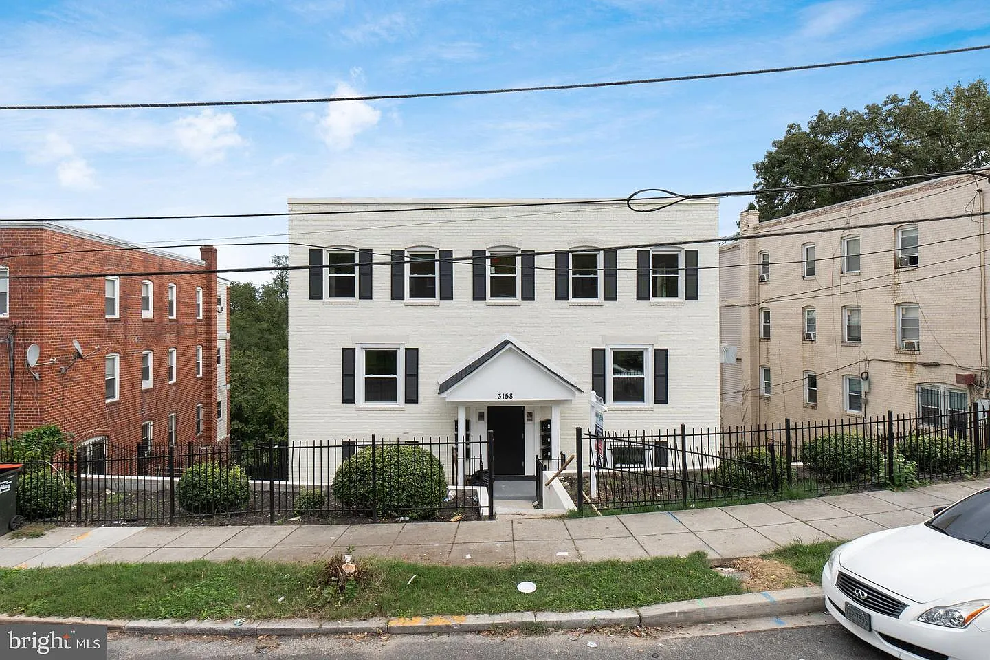 3 bed, 1200 sqft, $2,900 — Photo 1