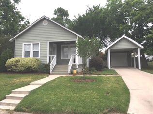 214 E Luhn St, Bellville, TX 77418