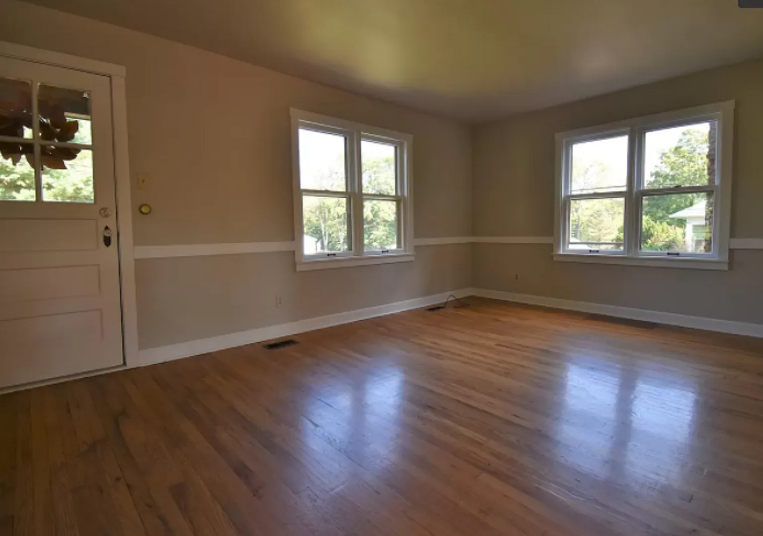 4 bed/3.5 bath, half acre lot, 100 yards from Memorial Stadium! — Photo 1