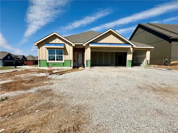 11800 E 231st St, Peculiar, MO 64078