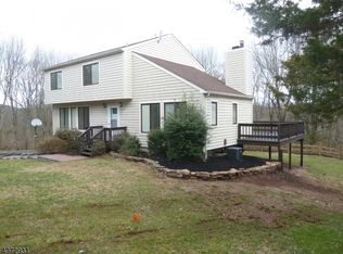 15 Deer Hill Rd, Asbury, NJ 08802