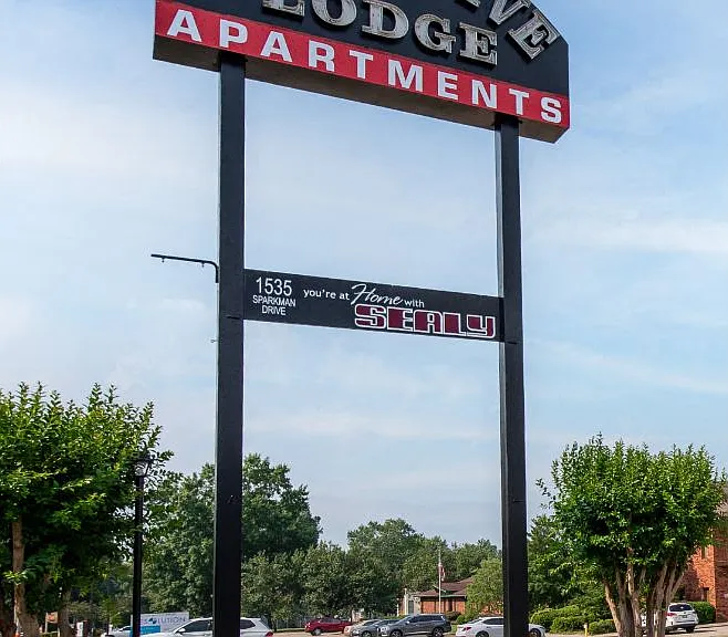 Executive Lodge — Photo 1
