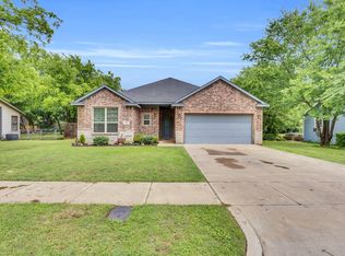 306 N Pendell Ave, Cleburne, TX 76033
