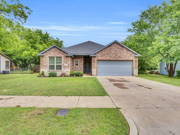 306 N Pendell Ave, Cleburne, TX 76033