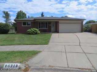 26212 Sunburst Ct, Warren, MI 48091