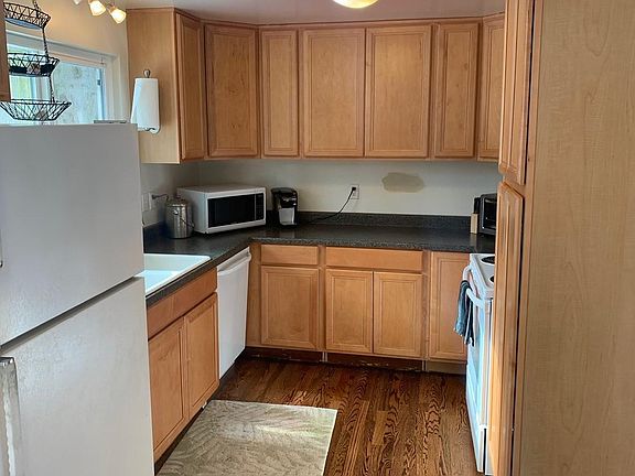 4th image of 7428 200th St SW