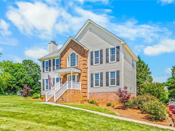 109 Knollwood Ln, King, NC 27021