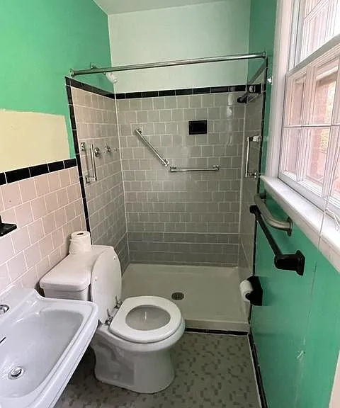 7616 Edmonston Rd — Photo 14
