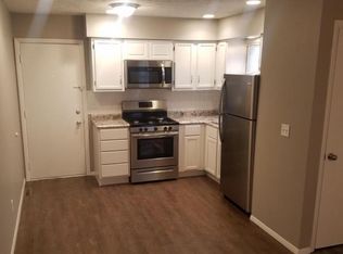 1303 N Oak St APT 1, Bloomington, IL 61701