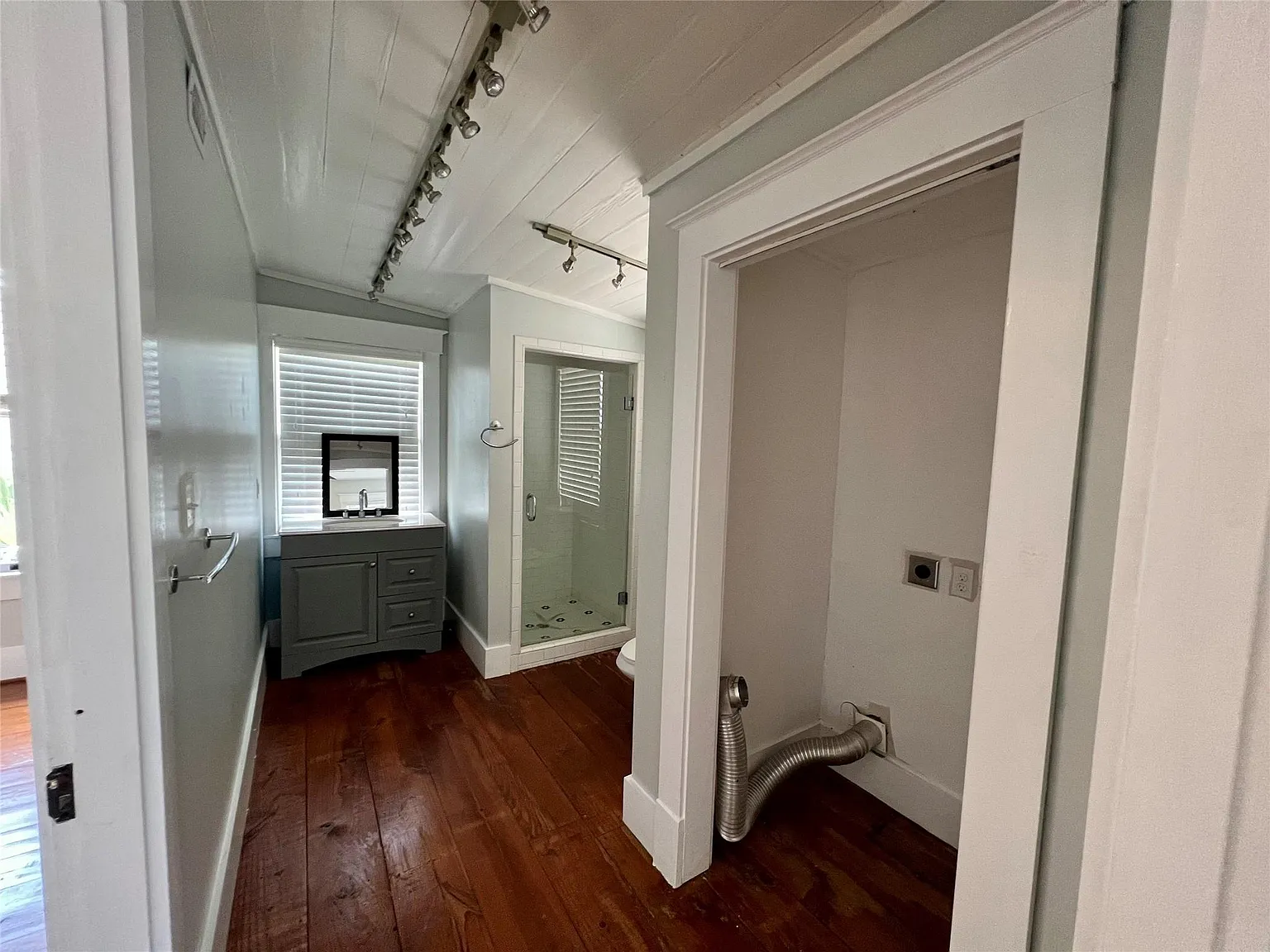 3 bed, 3.0 bath, 1135 sqft, $1,800 — Photo 3